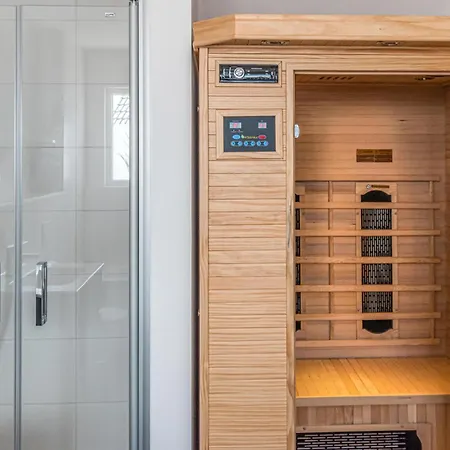 Front In With Sauna * בוסום
